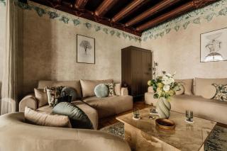 Gallery 7 Fresco Apartment - LoftAffair Collection - 4