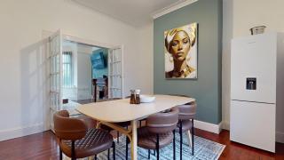 2-Bed Home at City Centre Access with Free Parking - 6