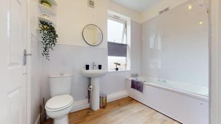 2-Bed Home at City Centre Access with Free Parking - 2