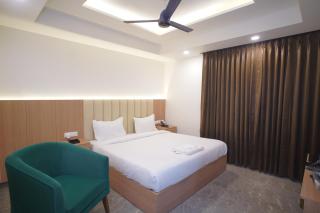 Royal Raven Hotel & Banquet' Greater Noida - 9