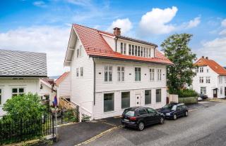 Beautiful 3 room apartment centrally located in Sandviken - 2