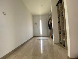 Spacious 2 bedroom apartment - 4