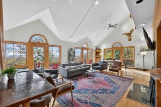 Huge 5 Bedroom Modern Cabin wHot Tub, Deck, WiFi - Berkeley Springs - 7