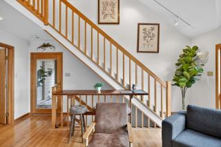 Huge 5 Bedroom Modern Cabin wHot Tub, Deck, WiFi - Berkeley Springs - 3