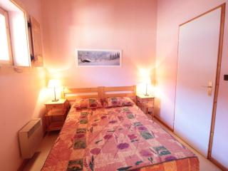 Appartement 8 pers, 4 pièces, 50m des pistes, parking, balcon, proche commerces - FR-1-572-88 - 4