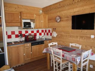 Appartement cosy 4 pers au pied des pistes avec parking, balcon, lave-vaisselle et services additionnels - FR-1-572-87 - 6