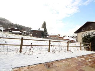 Chalet 4 chambres sur pistes débutants avec balcon et parking, à 350m des commerces - FR-1-572-196 - 1