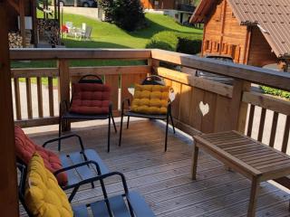 Chalet équipé avec poêle et garage, proche centre et remontées mécaniques - FR-1-572-107 - 2