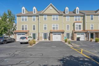 Creekside Getaway - Stay for 8 - 4