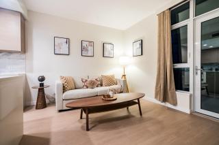 Gilmore Sky Haven, Cozy Condo with Balcony & Laundry Near SkyTrain - 4