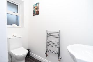 Hawthorne House - Central Telford - With Parking - 5