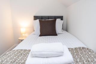 Hawthorne House - Central Telford - With Parking - 2