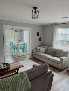 Coastal Farmhouse - Pet Friendly and Quiet Location - 0