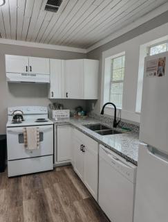Coastal Farmhouse - Pet Friendly and Quiet Location - 9