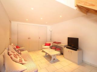 Appartement Duplex 4 pièces pour 6 pers, sur les pistes avec WiFi et parking, proche commerces - FR-1-572-62 - 8