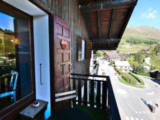 Charmant 3 pièces, plein centre, proche pistes et commerces, balcon exposé sud, idéal famille - FR-1-458-90 - 2