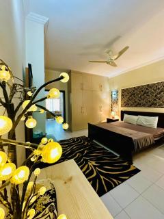 Luxury Villa Upper Portion - 0