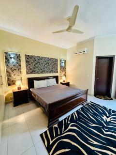 Luxury Villa Upper Portion - 5