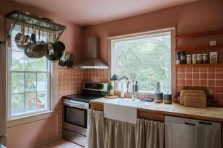 The Gables Newly Renovated Farmhouse Sleeps 17 - 7