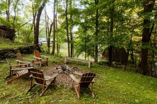 The Gables Newly Renovated Farmhouse Sleeps 17 - 2