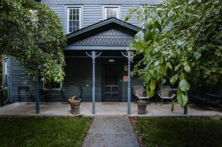 The Gables Newly Renovated Farmhouse Sleeps 17 - 0