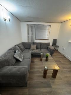 Cosy 1-Bed Flat in Edmonton - Great Location! - 3