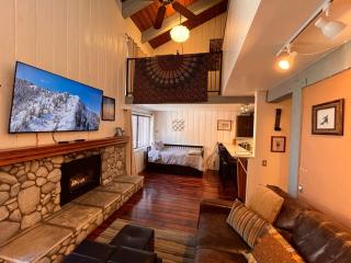 Cozy Studio with Loft at Mammoth Ski & Racquet Club, Hot Tub, Garage, 10 Min Walk to Ski Lifts - 9