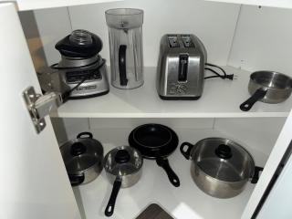 2 queen beds with laundry, full kitchen, walk in closet - 7