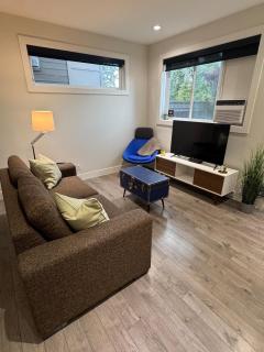 2 queen beds with laundry, full kitchen, walk in closet - 1