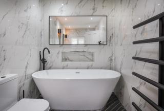 65 Monkgate Sleeps 10 with parking - 4