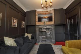 65 Monkgate Sleeps 10 with parking - 2