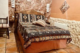 6 Bed House Sleeps 12 - Pool Hot Tub Fireplace - 8