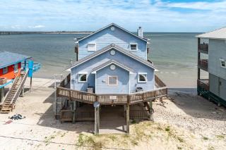 Meet Atlantis Oceanfront Seating at its Finest - 6