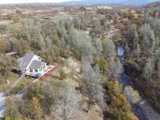 Creekside home with private waterfall & farm - 9