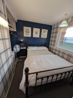 58, Two bed chalet on Sund0wner Holiday Park - Sleeps 4, pet friendly - Free WiFi plus electricity all included - Entertainment options close by - 4