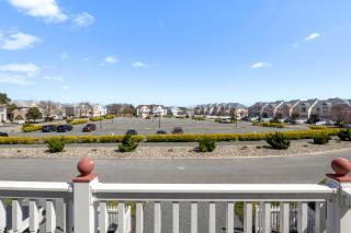 OceanPinesFamilyBeachRetreat JettdTub KingBed - 8