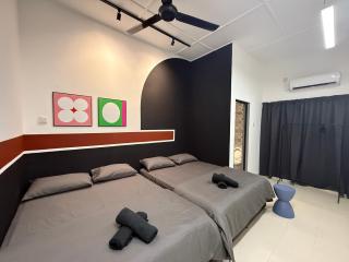 R3troHouse2 4BR 18PAX PS4, PoolTable in TOWN - Kuantan - 2