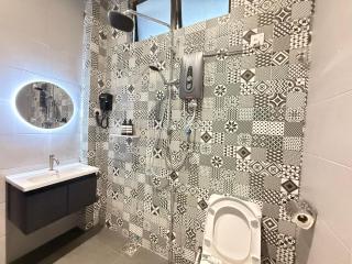 R3troHouse2 4BR 18PAX PS4, PoolTable in TOWN - 1