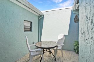 LuvLax Charming Golf Course Front Home - 2