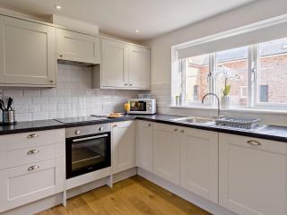 3 Bed in Newport 90253 - 7