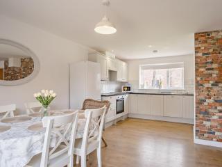 3 Bed in Newport 90253 - 8