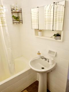 Centrally located and cozy apartment close to everything - 5