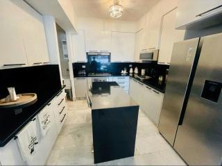 City Center, The Emerald, Views & Vibes - 5