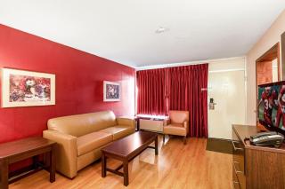 Red Roof Inn Battle Creek - 4