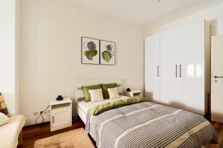 Pristine 2BD Apartment in Central Vienna Walking Distance to 1 District - 8