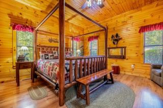 Hanky Panky - Romantic Retreat with Indoor Jetted Tub, Outdoor Hot Tub + Pool Table - Pigeon Forge - 3