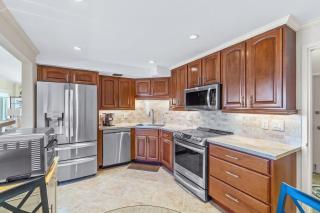 Oceanfront Three Bedroom Condo with Panoramic View - 4