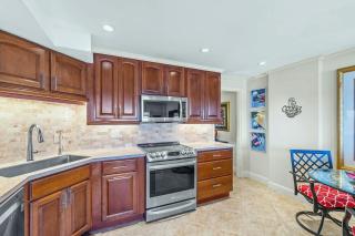 Oceanfront Three Bedroom Condo with Panoramic View - 3