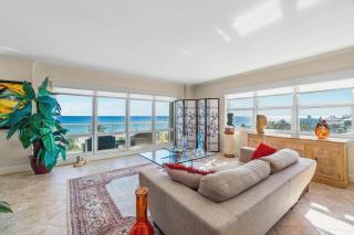 Oceanfront Three Bedroom Condo with Panoramic View - 9