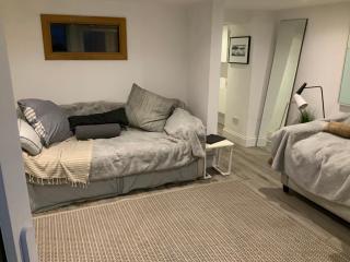 Kensington Masbro Apartments - 6